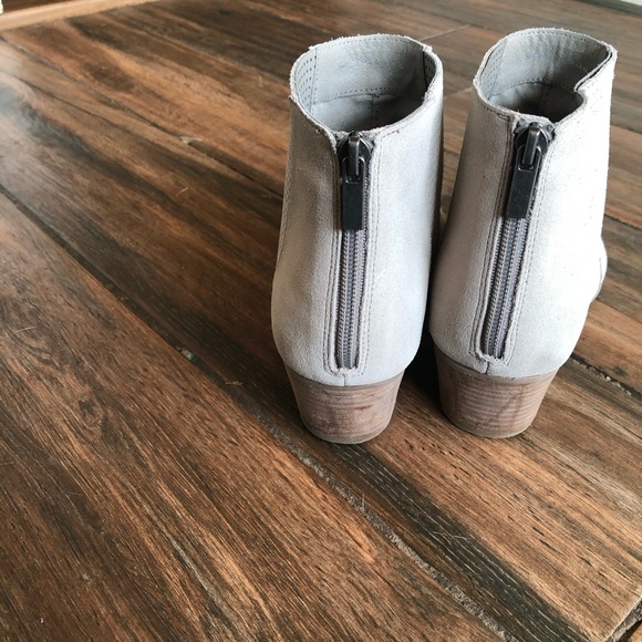 SOLD!Like new Dolce Vita Ankle bootie - Picture 4 of 6